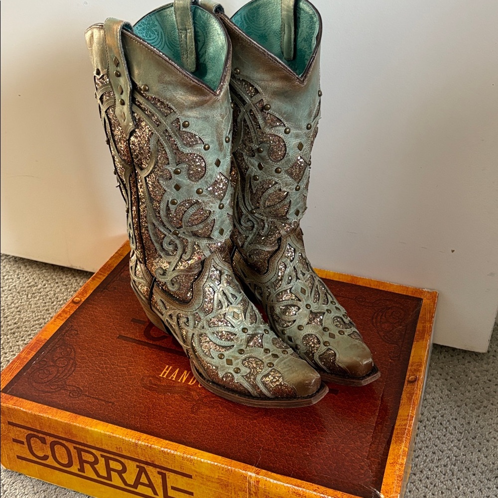 Corral- Women's Western Boots in Turquoise and Brown/Gold glitter inlay